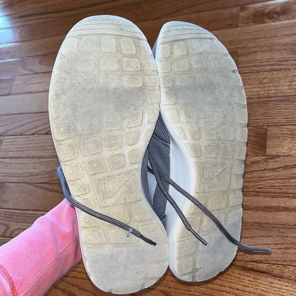 NIKE ROSHE SHOES - Picture 3 of 11